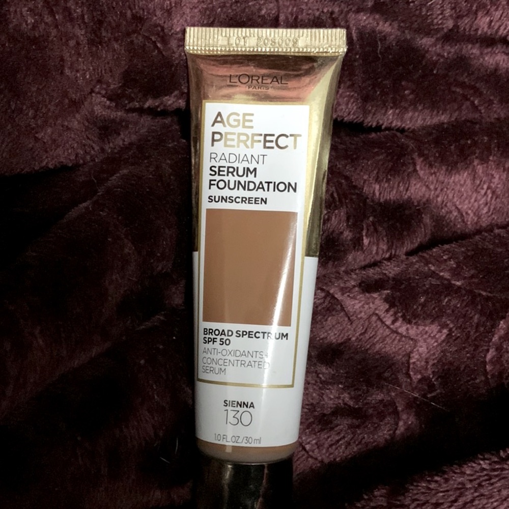 L’Oréal age perfect radiant serum foundation. 130 Sienna